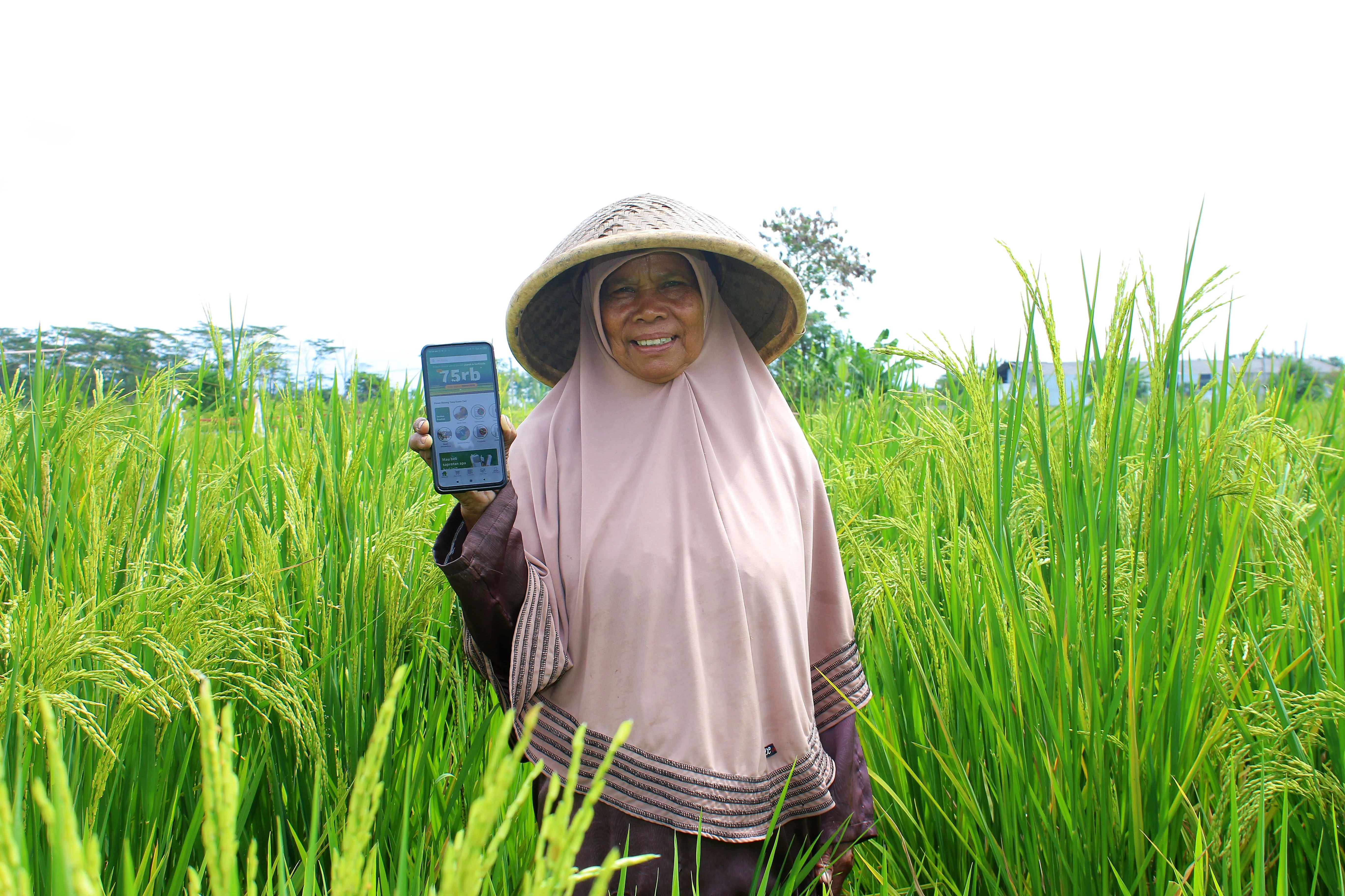 A farmer using the AgriAku app
