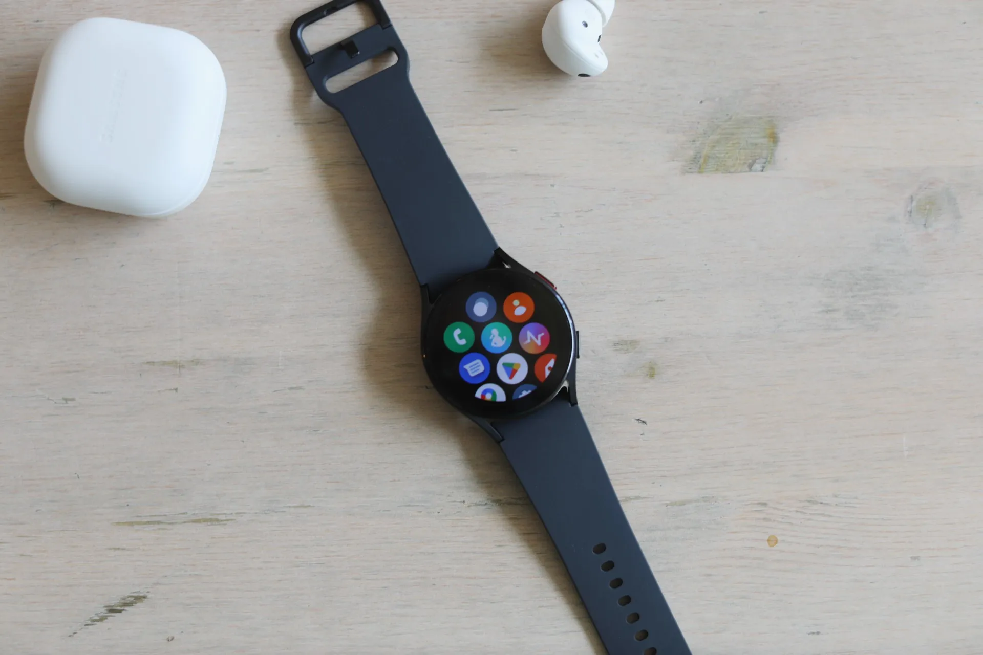 smartwatch and erabuds