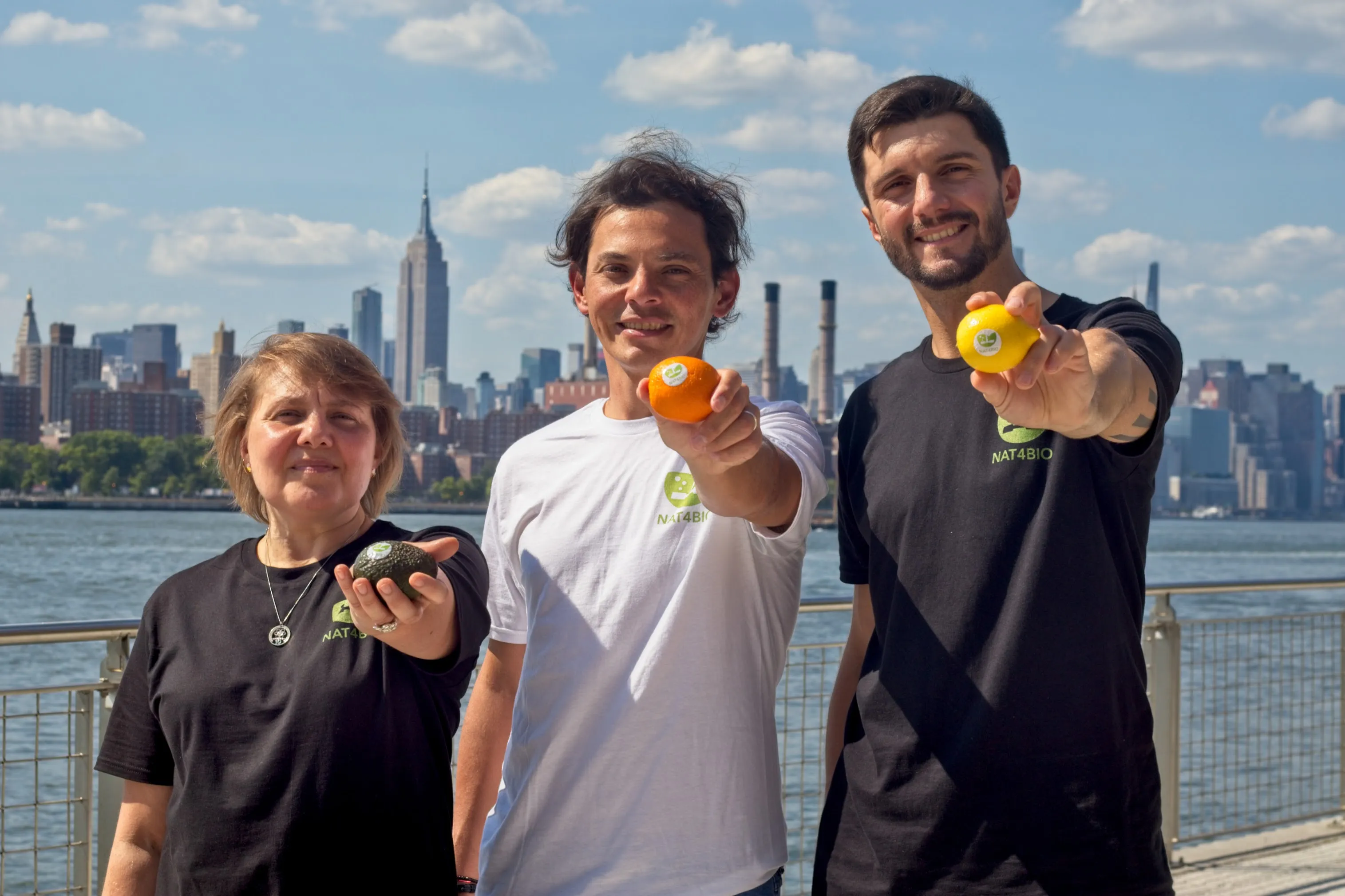 Nat4bio founders holding fruit