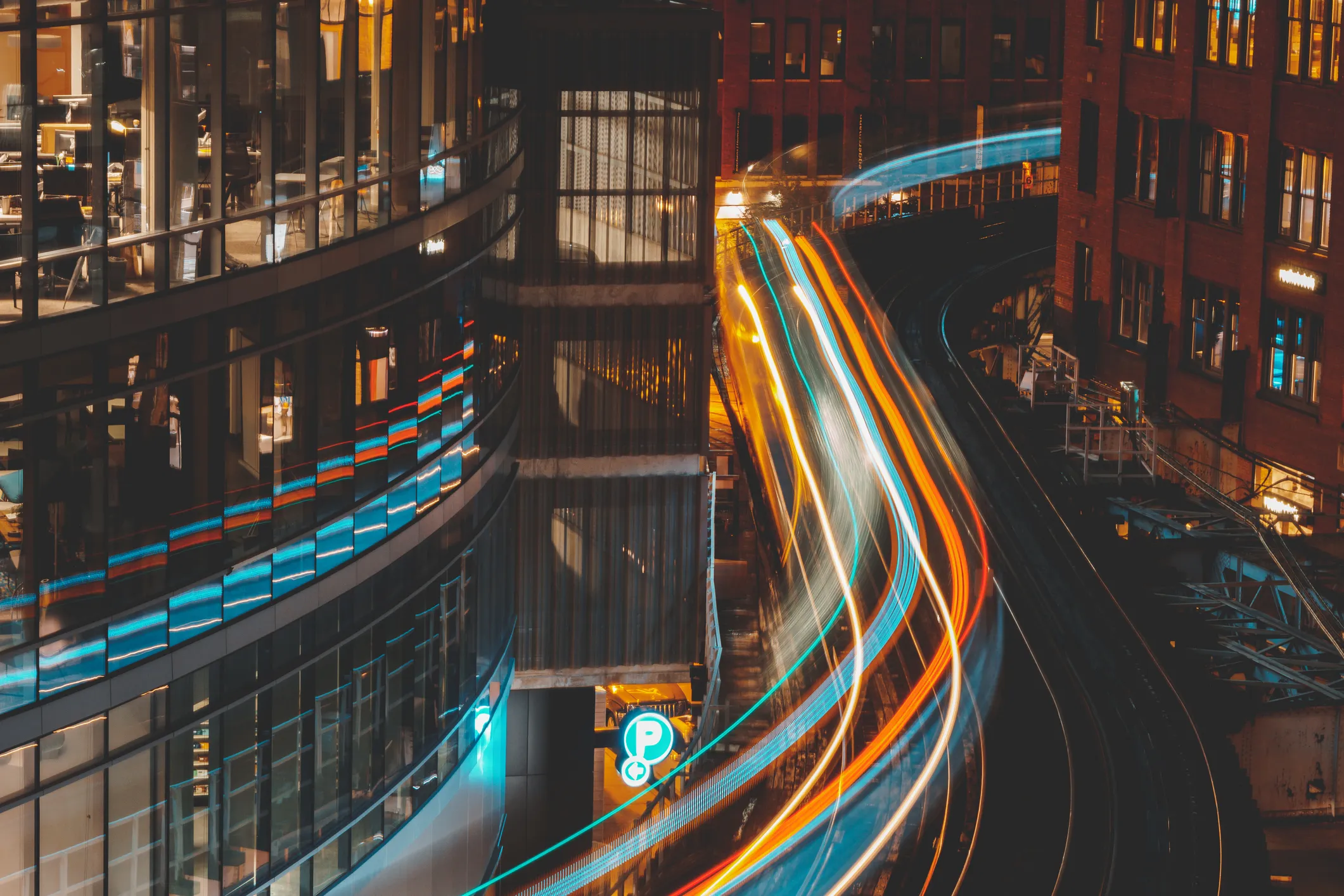 Chicago train looping around buildings, Chicago, Illinois, United States, used in post about financial planning startup Drivetrain