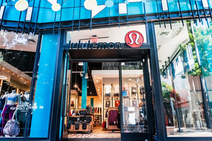 Lululemon store entrance, used in post about Lululemon partnership with Samsara Eco