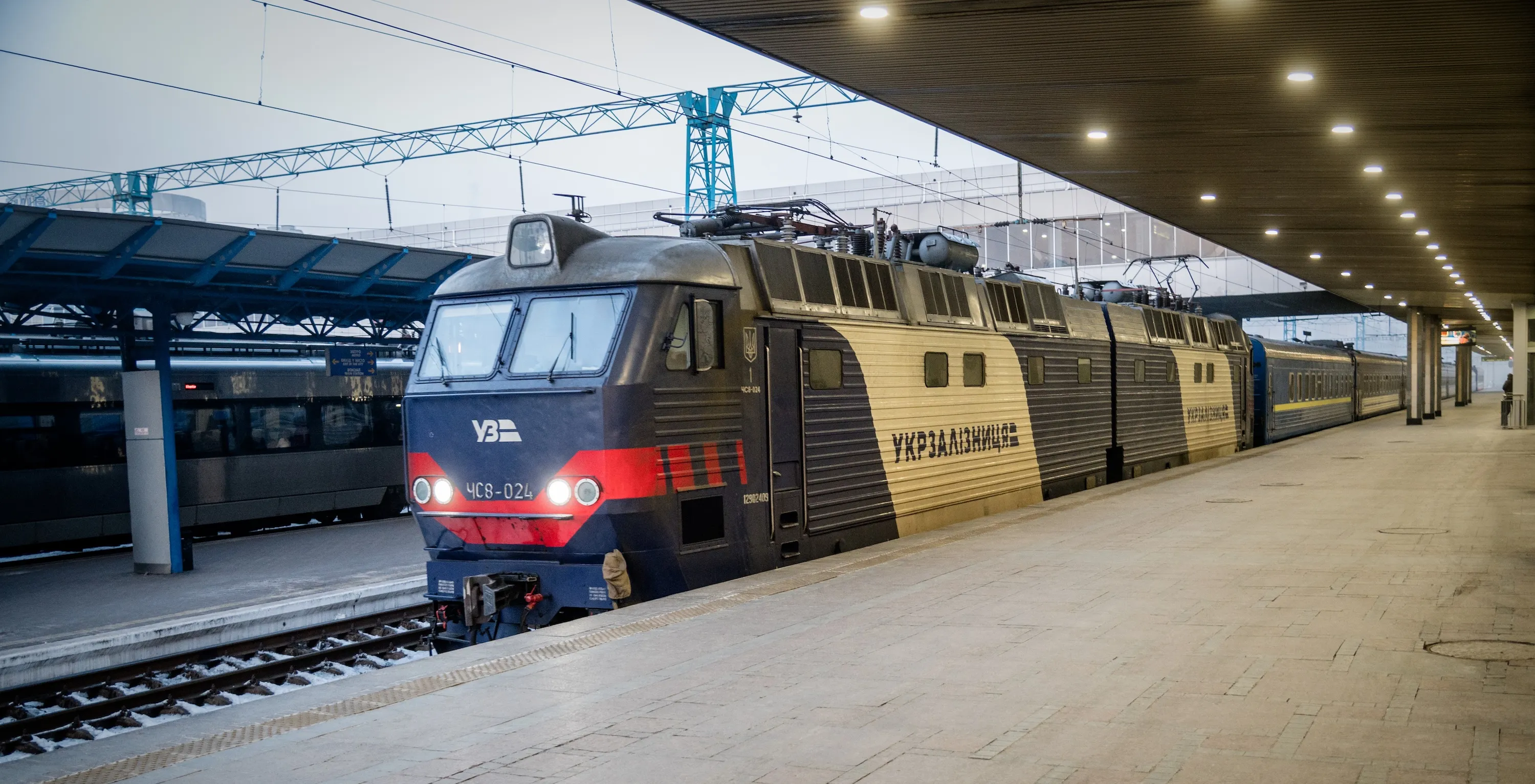 A train with the logo of the Ukrzaliznytsia arrives at the railway station on February 24, 2025 in Kyiv, Ukraine.