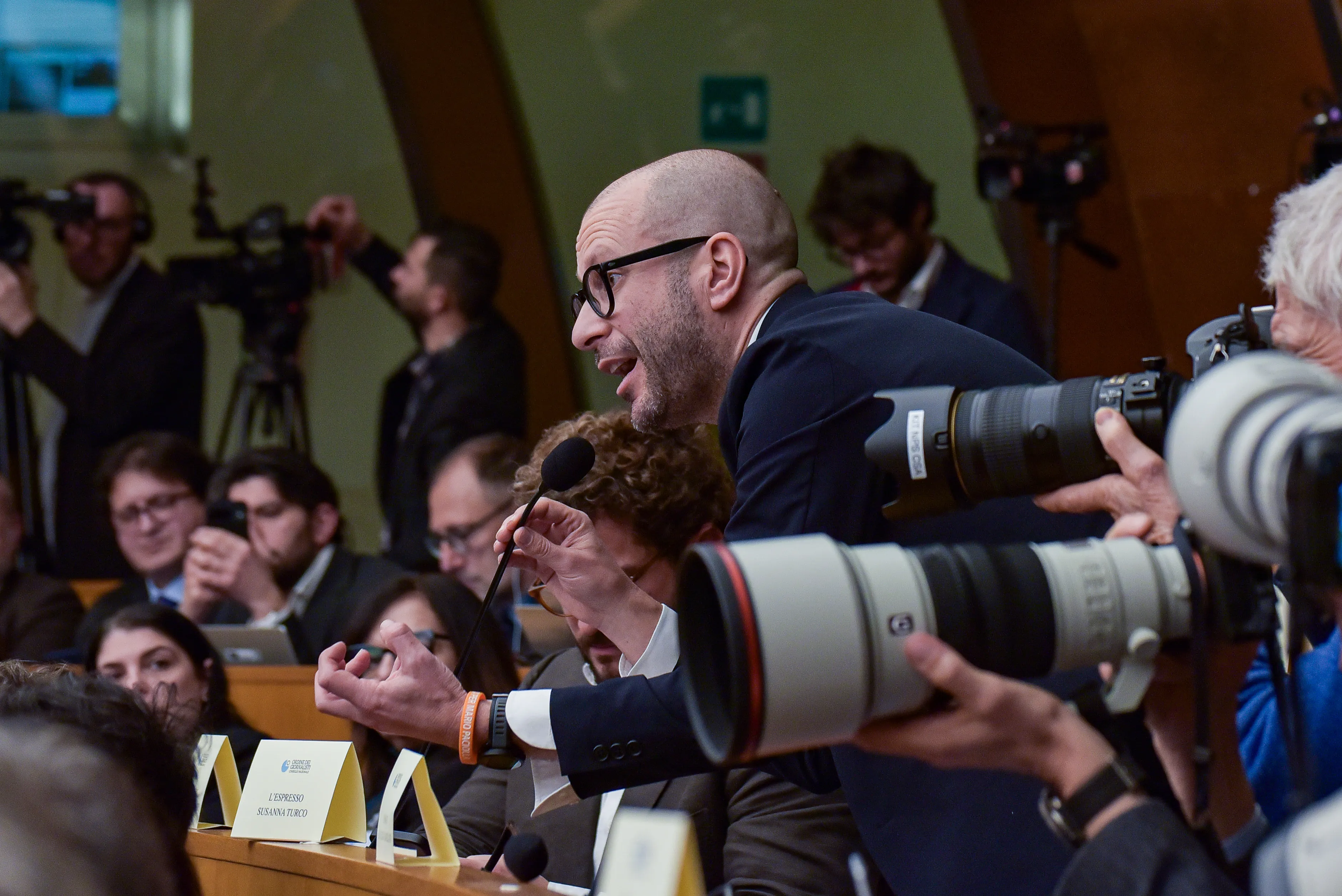 During a press conference organized by the National Council of the Order of Journalists at the Chamber of Deputies, Fanpage director Francesco Cancellato asks the Prime Minister Giorgia Meloni about the wiretapping case involving himself, other journalists and activists.